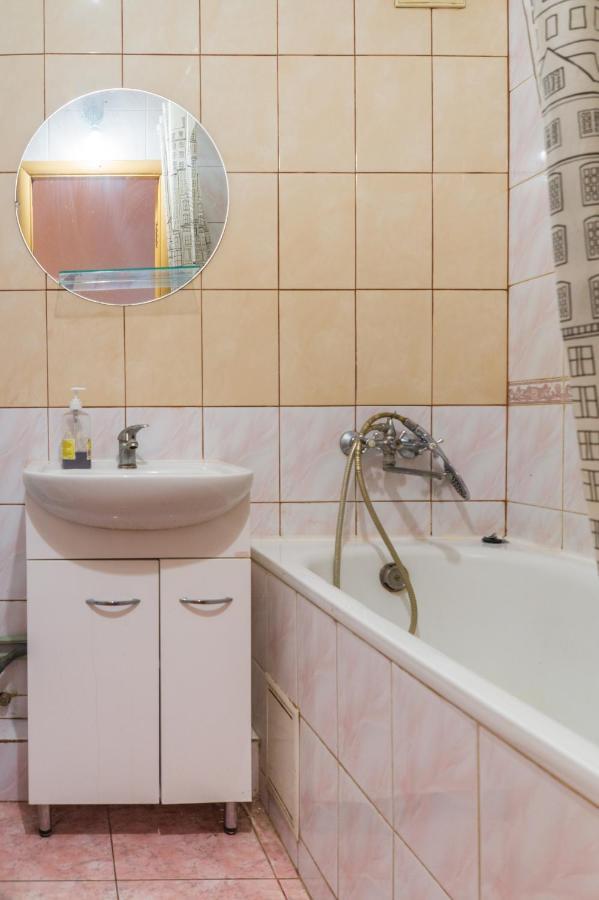 1 Комнатная Квартира По Улице Предславинская, 12 Kiev Bagian luar foto